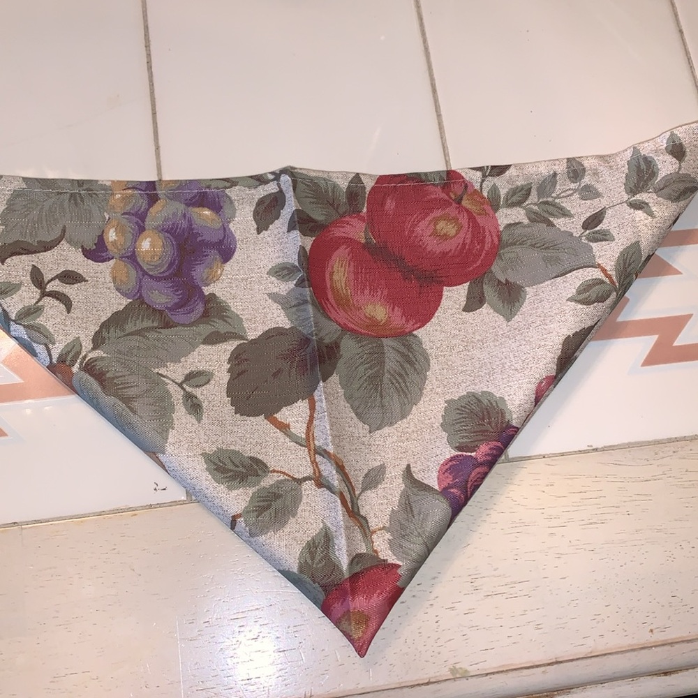4 Sonoma rare vintage like new fruit design dinner napkins - Picture 5 of 8